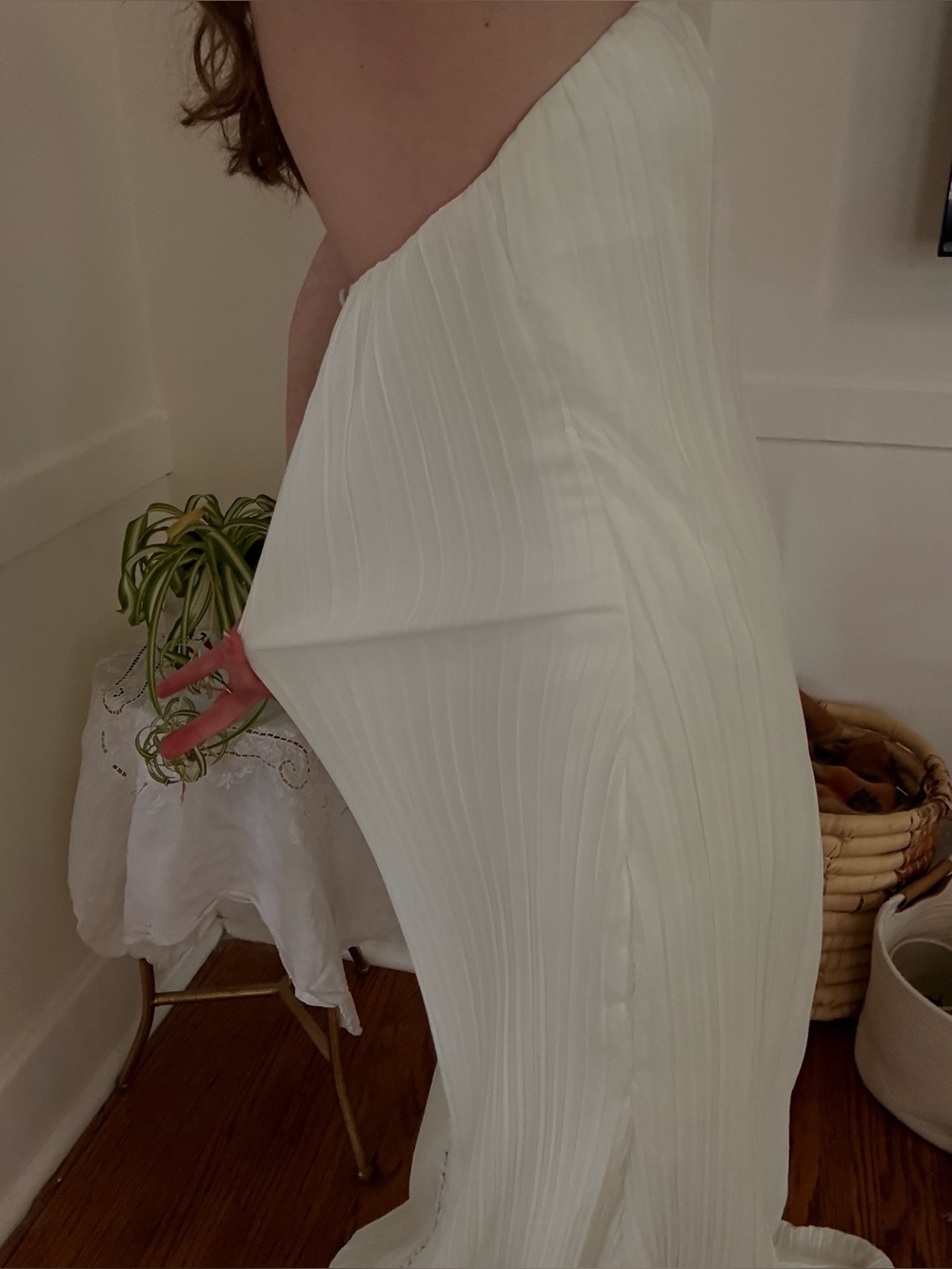 Simple & chic wedding gown - Picture 11 of 13